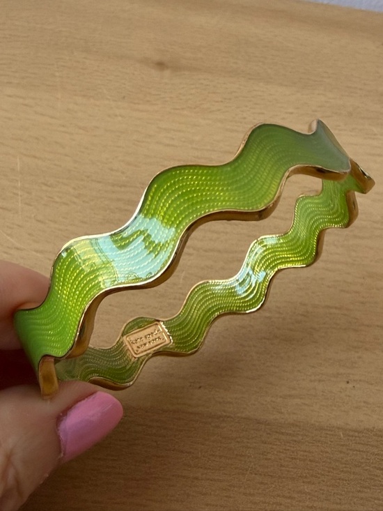 KATE SPADE NEW YORK AVOCADO GREEN ENAMEL WAIVY BANGLE BRACELET GOLD TONE METAL - Picture 2 of 16